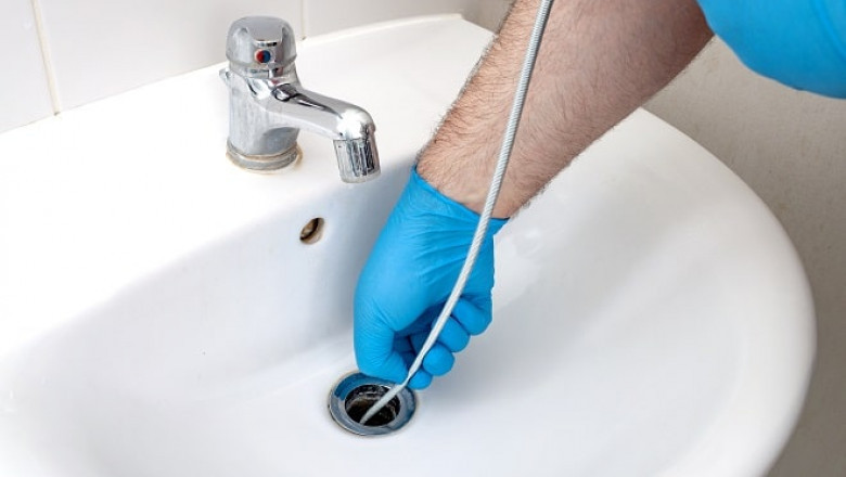 Les Astuces de Débouchage Evier et Lavabo : Prévenir les Obstructions Courantes