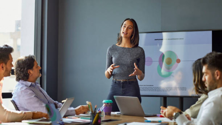 Timing Your Pitch: When to Present Your Deck
