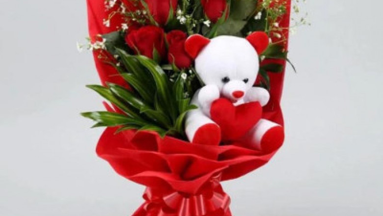 Top Tips for Choosing the Perfect Congratulations Gift Online